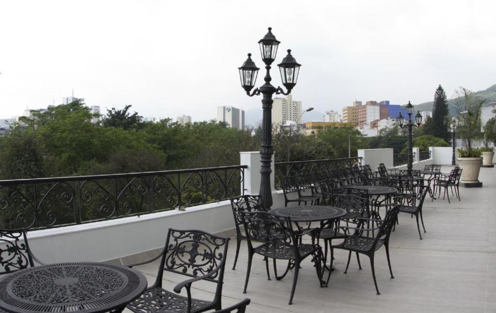 Club De Bienestar Ilar Bulevar Del Rio Cali Exterior photo