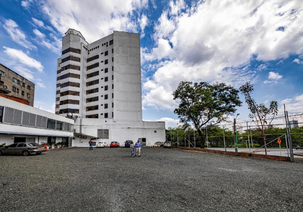 Club De Bienestar Ilar Bulevar Del Rio Cali Exterior photo