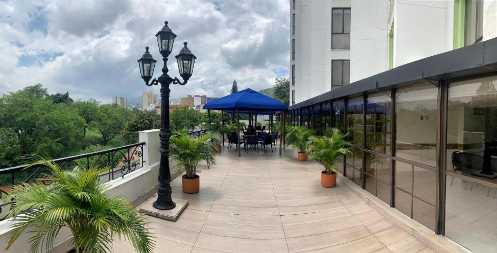 Club De Bienestar Ilar Bulevar Del Rio Cali Exterior photo